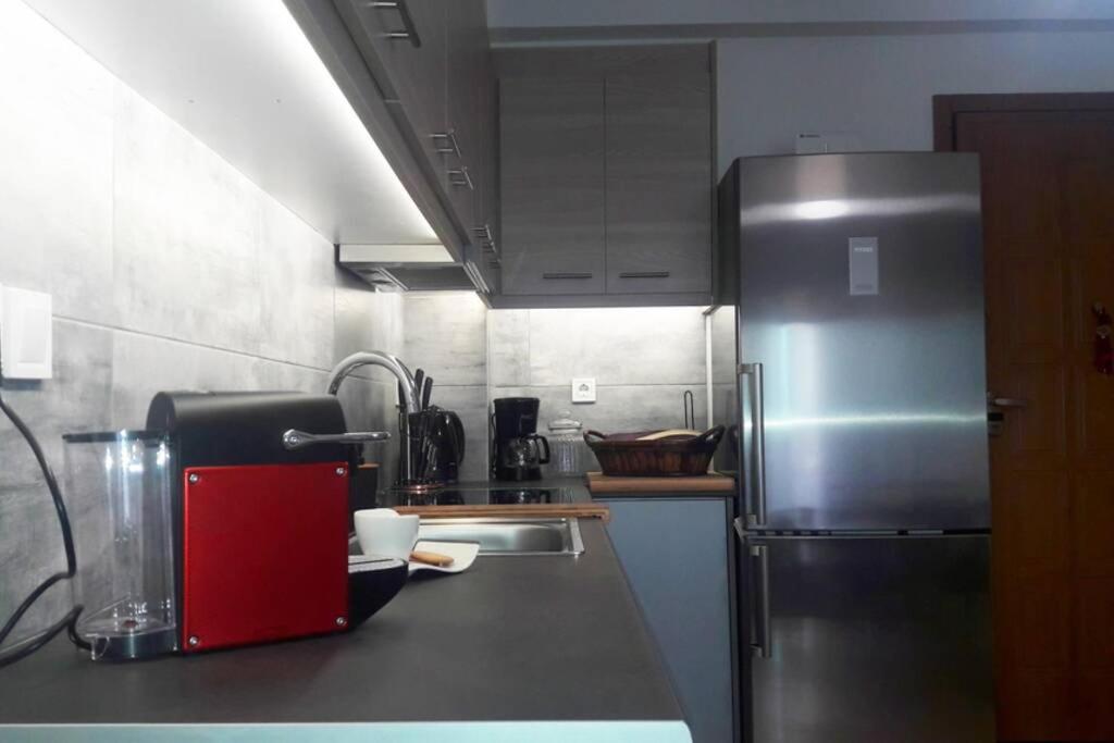 Elegant & Charming Apt. In The Hilton Area Apartment Athens Ngoại thất bức ảnh