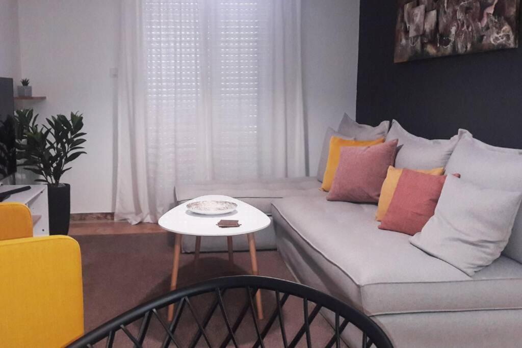 Elegant & Charming Apt. In The Hilton Area Apartment Athens Ngoại thất bức ảnh