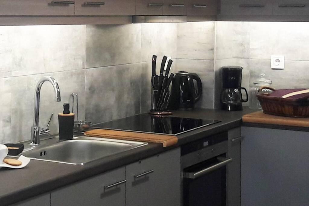 Elegant & Charming Apt. In The Hilton Area Apartment Athens Ngoại thất bức ảnh