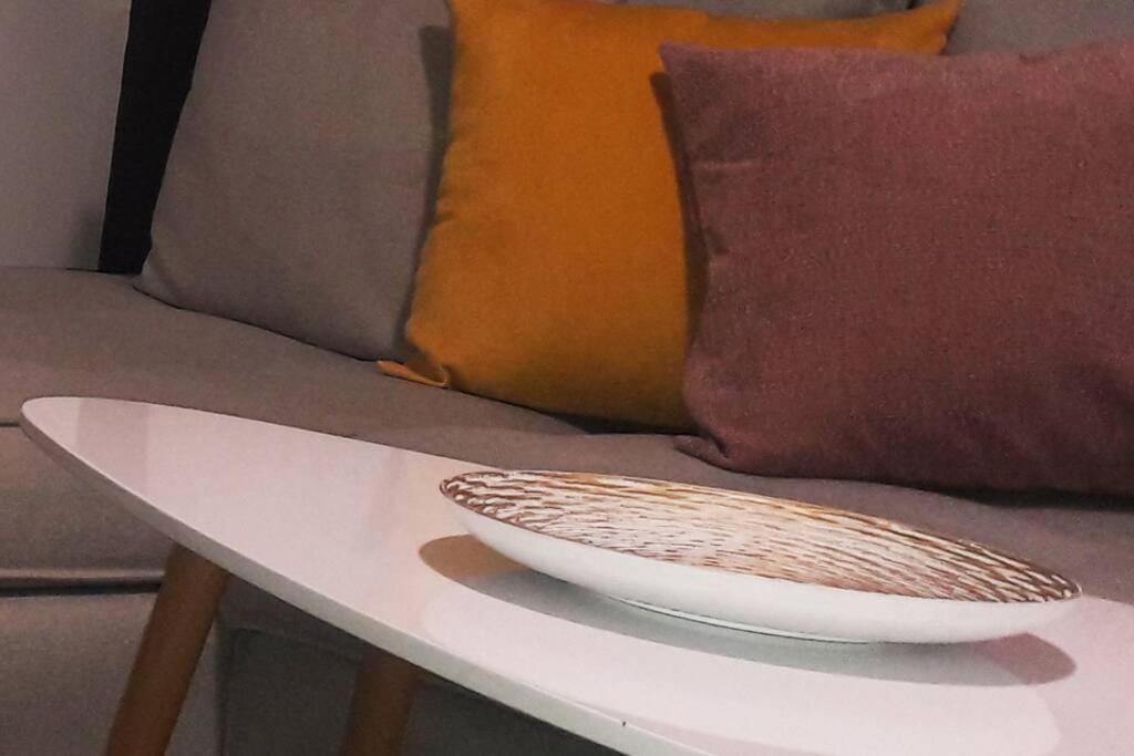Elegant & Charming Apt. In The Hilton Area Apartment Athens Ngoại thất bức ảnh